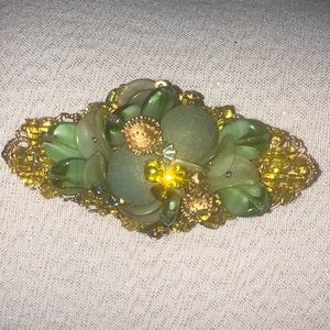 4x2 in Miriam Haskell Gripoix Glass brooch. Green & gold toned, vintage, RARE.
